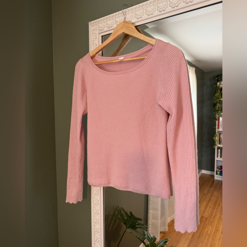 Lululemon 100% Cashmere Scalloped Cuff Crewneck